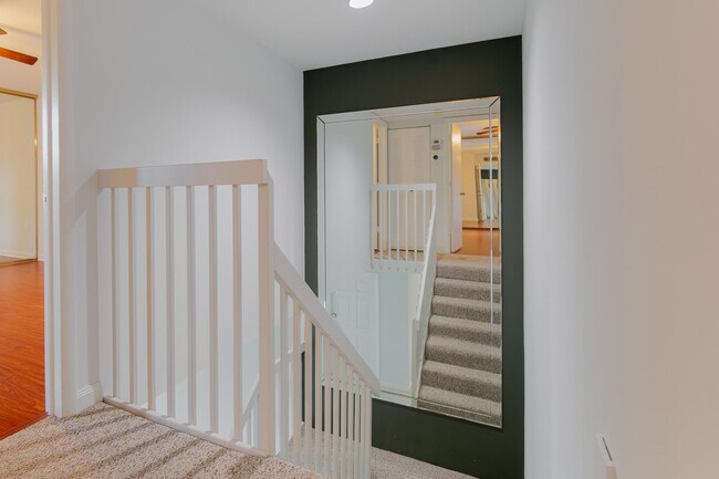 Building Photo - 31 Clinton Ct