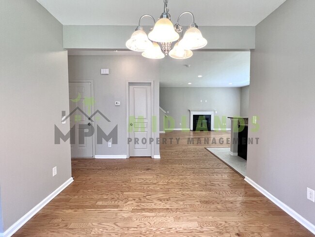 Building Photo - 464 Edenhall Dr