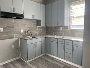 Building Photo - 7614 S Maryland Ave