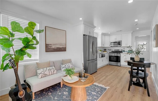 Building Photo - 10427 Beach St