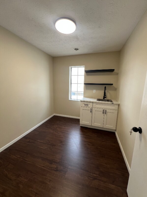 Building Photo - 508 E Broad St