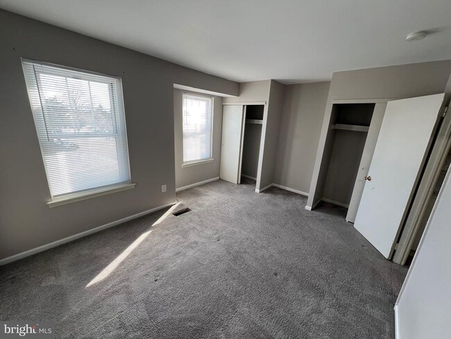 Building Photo - 8 Coventry Ct