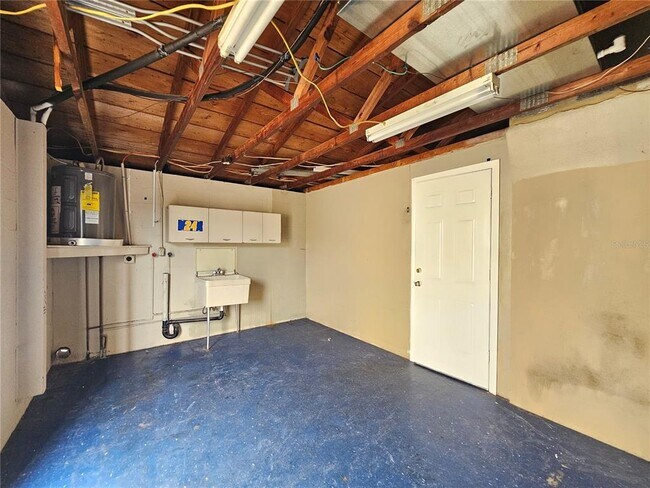 Building Photo - 7825 Sagebrush Dr