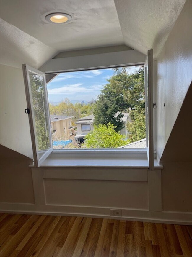 Building Photo - Piedmont Home w/ Large Attic Loft