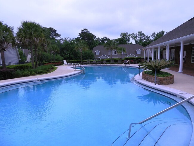 Building Photo - Large 3 bedroom town home with pool and gym for rent June 8, 2026 for $1650 per month