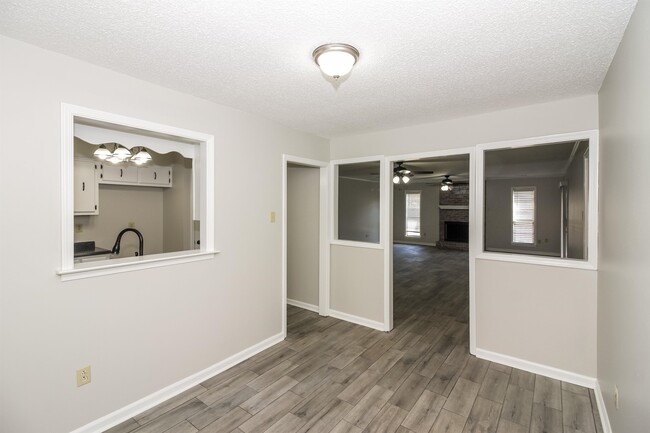 Building Photo - 6885 Silver Hill Ln