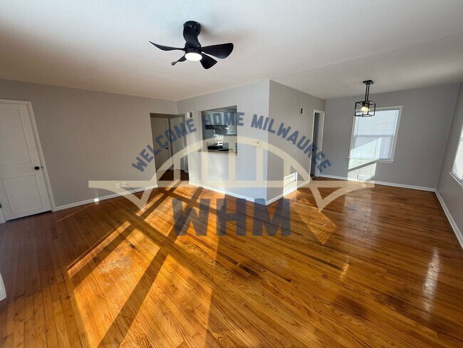 Building Photo - 2240 W Lawn Ave