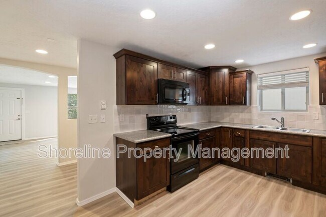 Building Photo - 2110 Brittany Ln