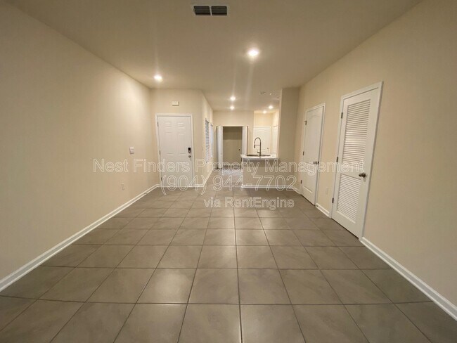 Building Photo - 9588 Star Dr