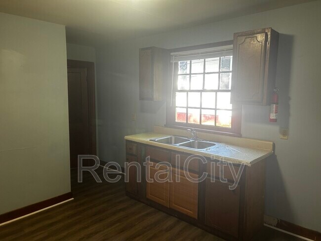 Building Photo - 427 E Deaderick St