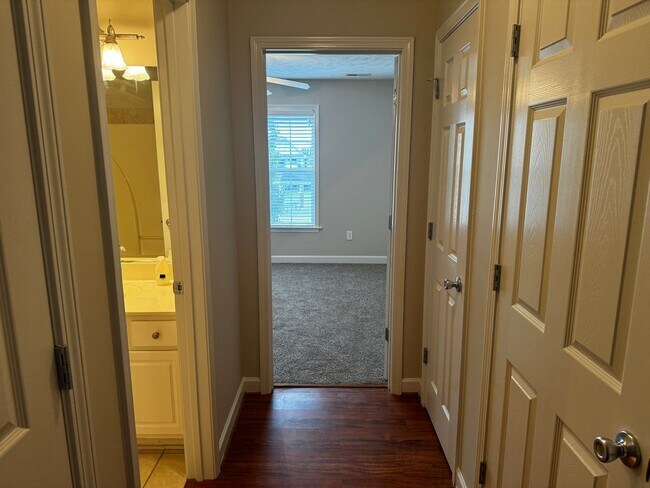 Building Photo - 2 Bedroom 2 Bath Condo