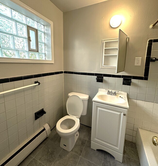 Building Photo - 15041 Greenfield-15