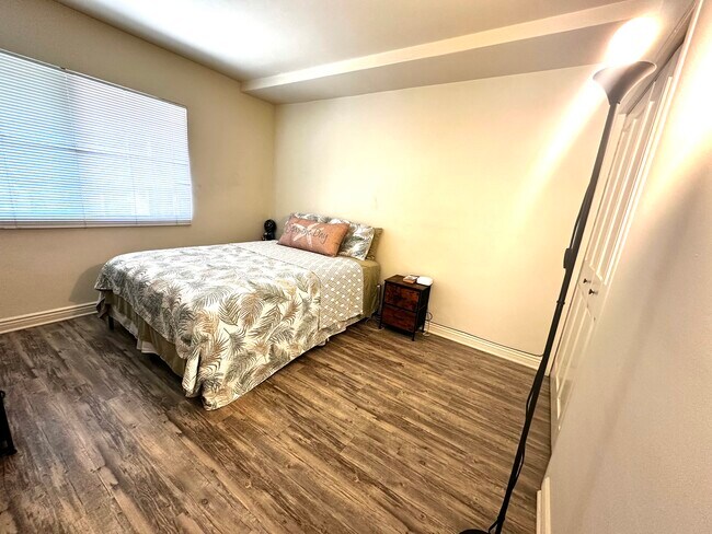 Building Photo - 2504 Alma Ave