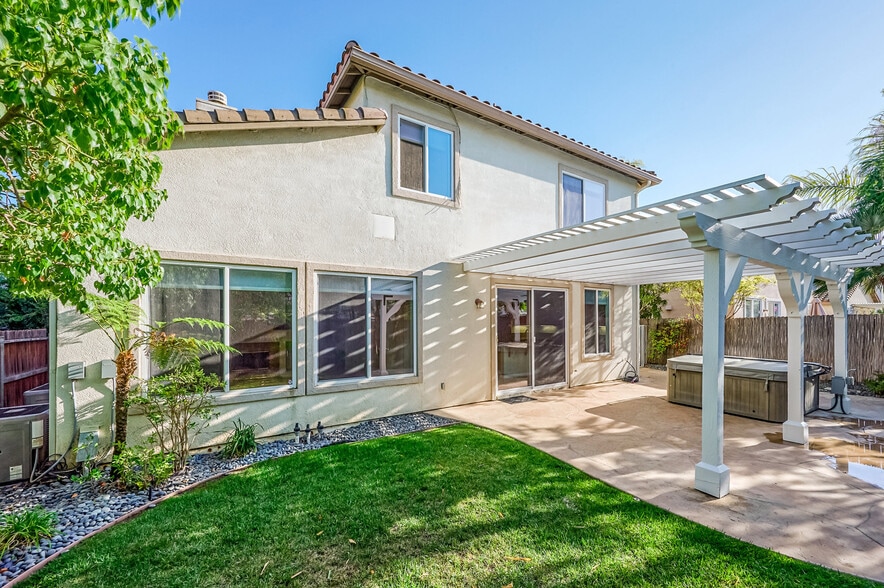 Backyard - 1807 Alta Vista Pl
