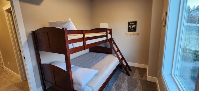 Building Photo - Furnished 4 bedroom/2.5 bath in Manson - A...