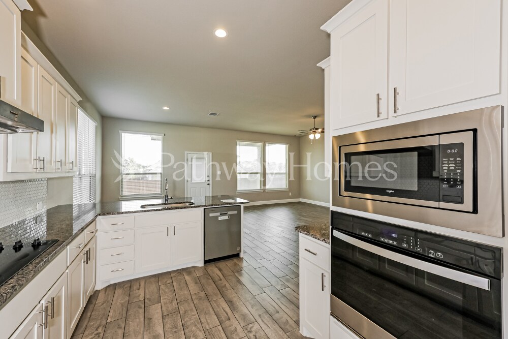 Building Photo - 838 Poppie Ln