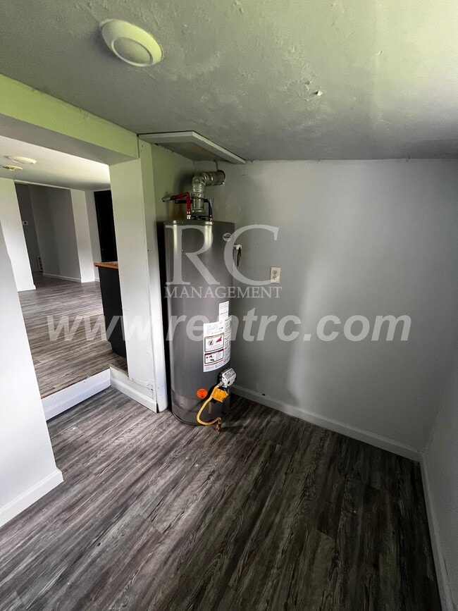 Building Photo - 410 Tenth-W
