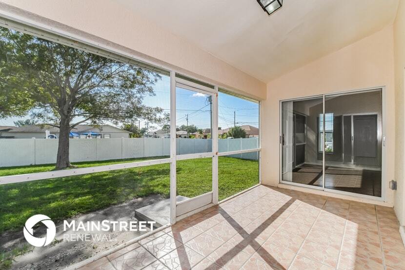 Building Photo - 1425 SW 6th Pl