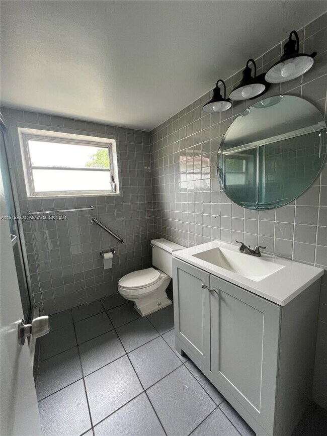 Building Photo - 225 SW 51st Ave