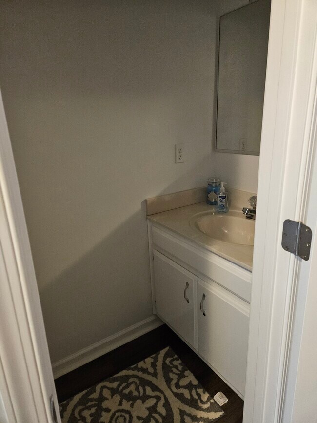 Building Photo - 309 Crestwood Ct