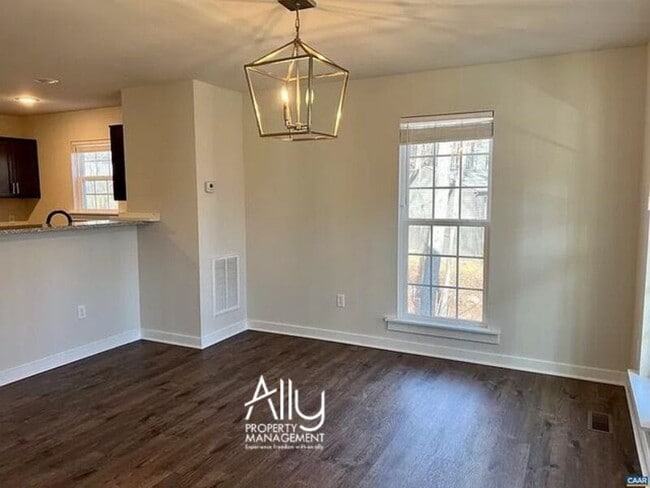 Building Photo - 6 Barkley Ln