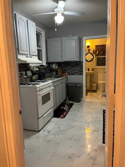 Building Photo - 287 Pelton Ave