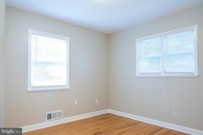 Building Photo - 3903 Fairview Dr