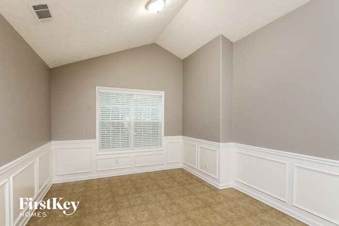 Building Photo - 520 Greenfield Dr