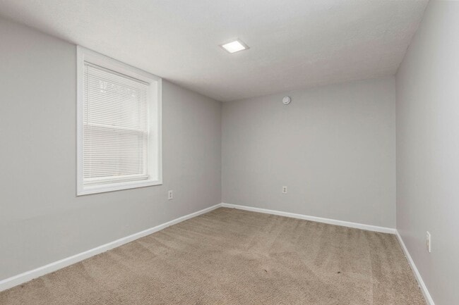 Building Photo - 9308 Aylesbury Dr