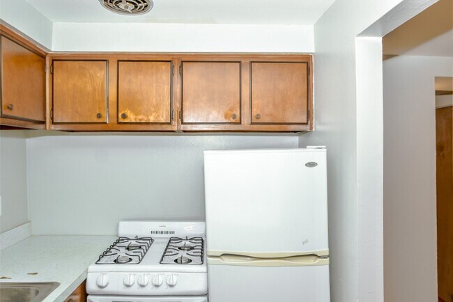 Building Photo - 665 W Wrightwood Ave