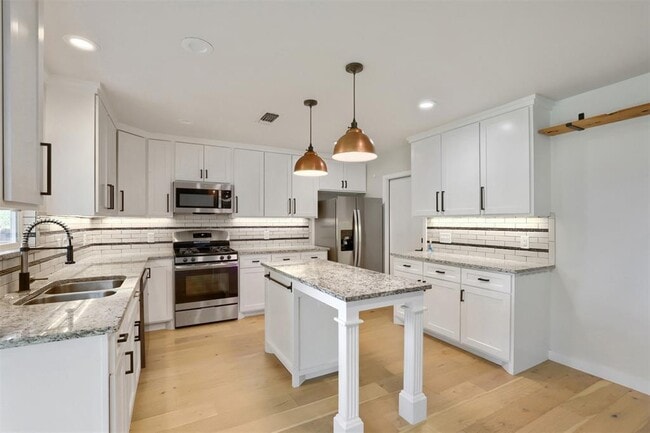 Building Photo - 1602 Thornridge Rd
