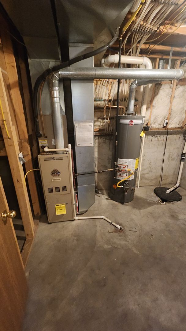 Building Photo - 3BR, 2.5BTH, 2CAR ATT GAR, Privacy Fenced Yard - In Washburn Rural Schools!