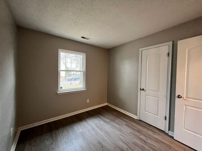 Building Photo - Four bedroom home in Norfolk - Beautiful Backyard