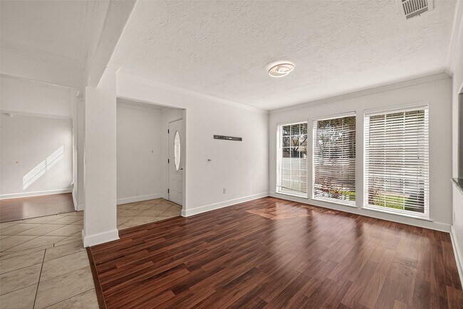 Building Photo - 11414 Meadow Lake Dr