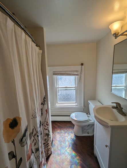 Building Photo - 608 Elmwood Ave