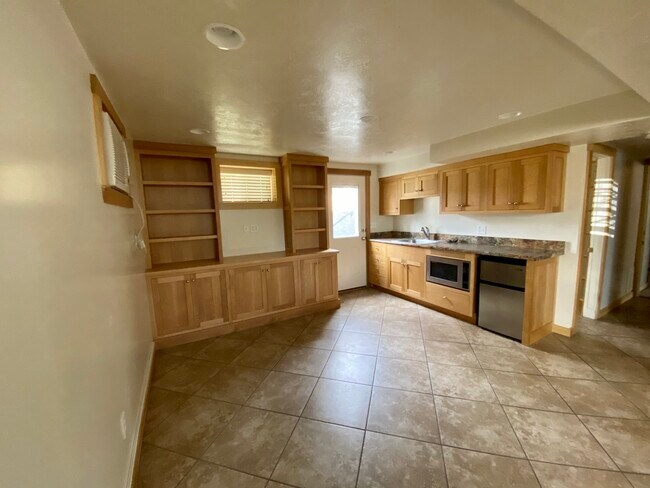 Building Photo - 859 E 2730 N