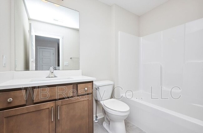 Building Photo - 1214 NW Yorktown Dr