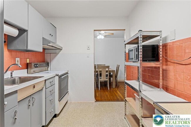 Building Photo - 732 N St Lucas St