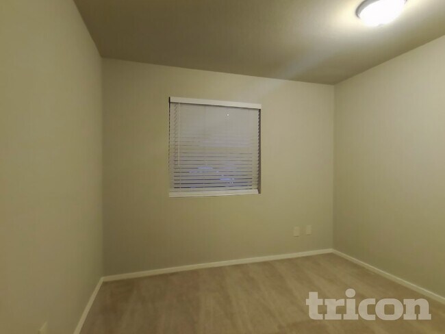 Building Photo - 1349 W Morrow Dr