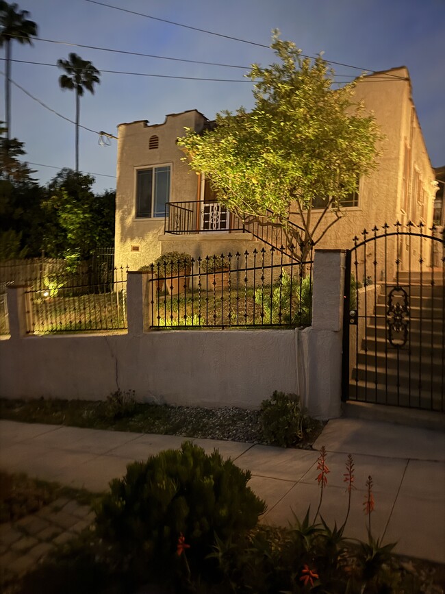 Building Photo - 1585 Curran St