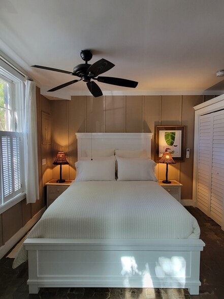 Master/Qn bed - 700 Amelia St