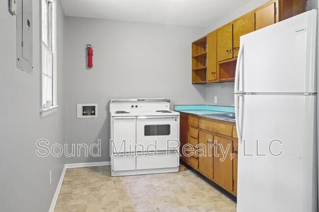 Building Photo - 819 Hadley Rd