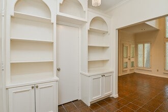 Building Photo - 294 Sugar Berry Cir