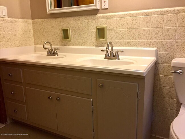 Building Photo - 21 Hamilton Ave