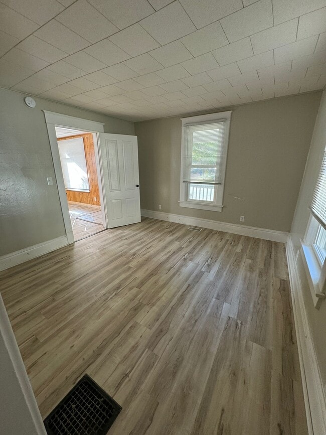 Building Photo - 511 E Jefferson Ave