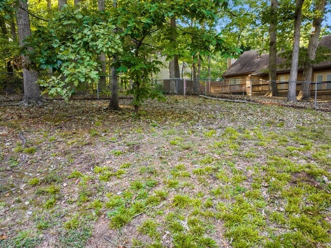 Building Photo - Newly Updated 2 Bedroom, 2 Bath Duplex nea...