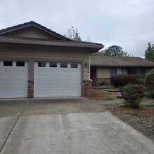 Building Photo - 651 Country Oak Dr