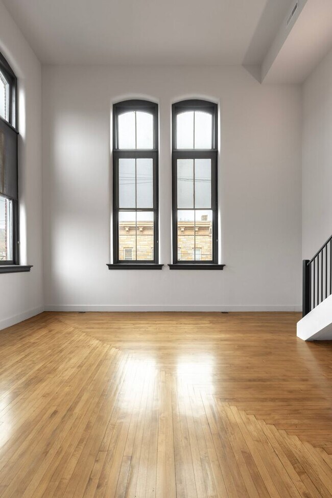 Building Photo - Burton One Bedroom Loft