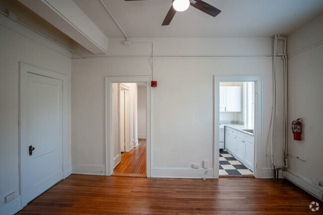 1BD,1BA-917SF - Capital Apartments