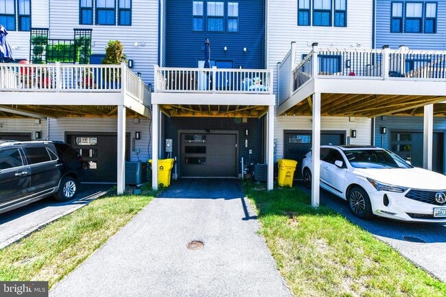 Building Photo - 7205 Sprouse Ct